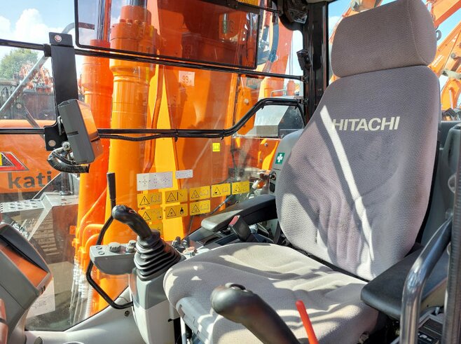 Hitachi ZX135US-6