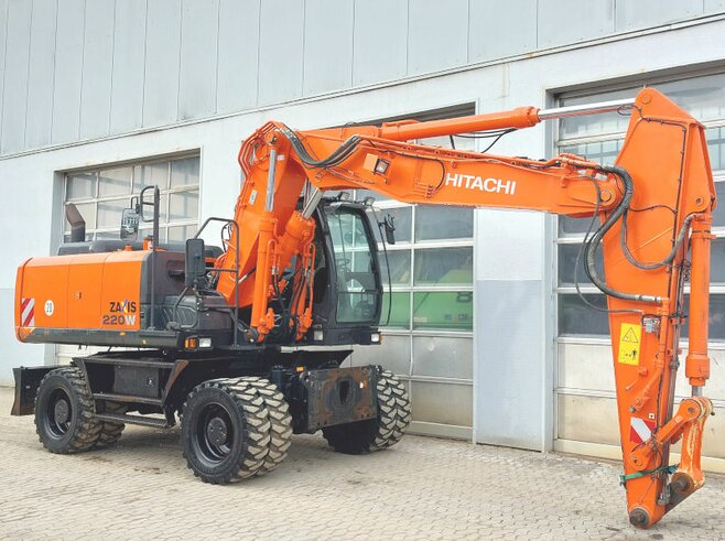 Hitachi ZX220W-5