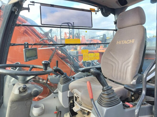 Hitachi ZX220W-5