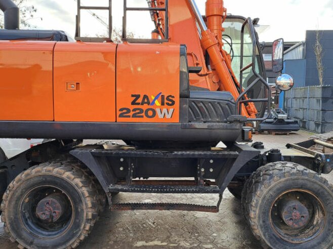 Hitachi ZX220W-5