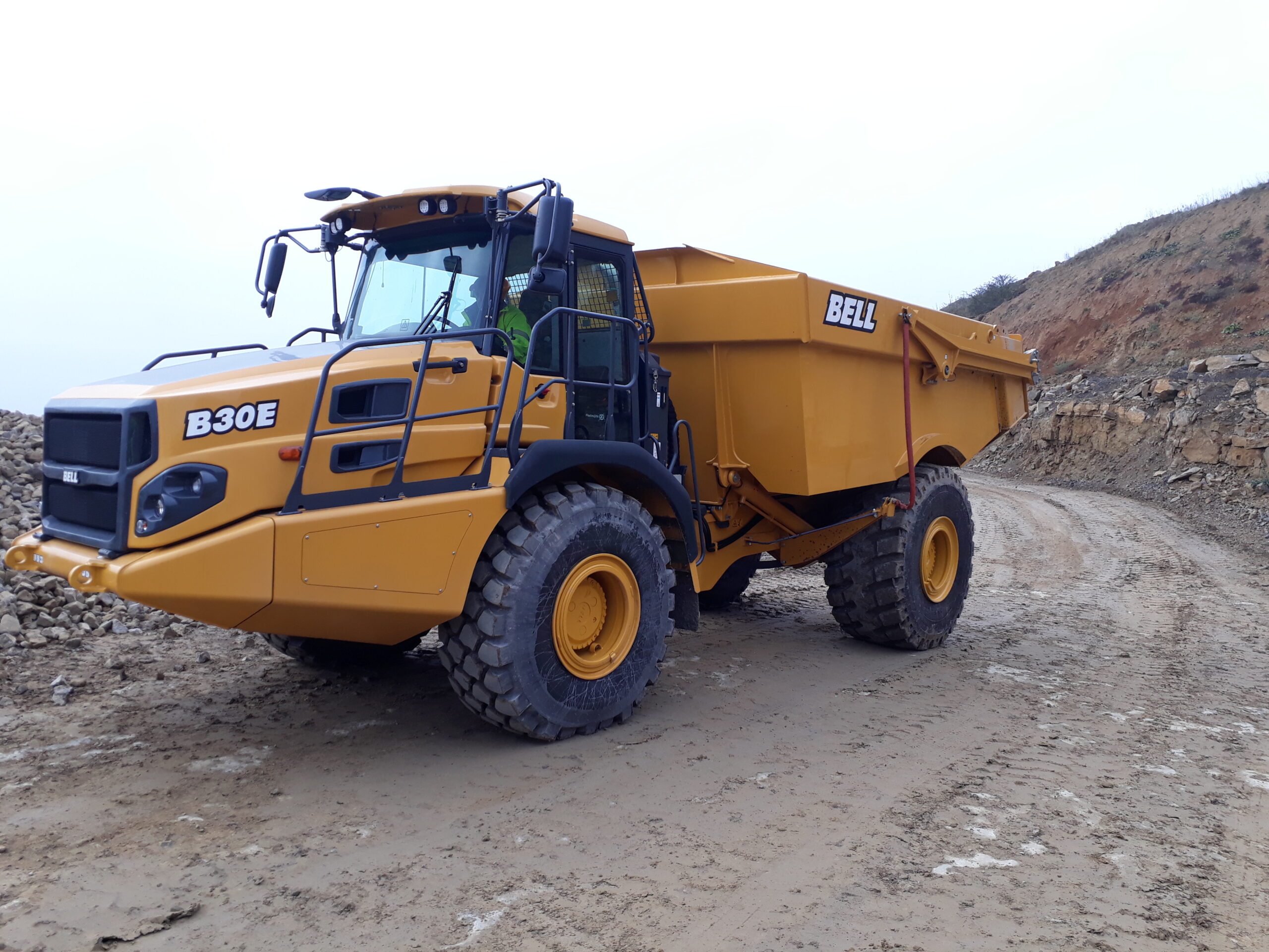 B30E 4x4 - obrazek 1