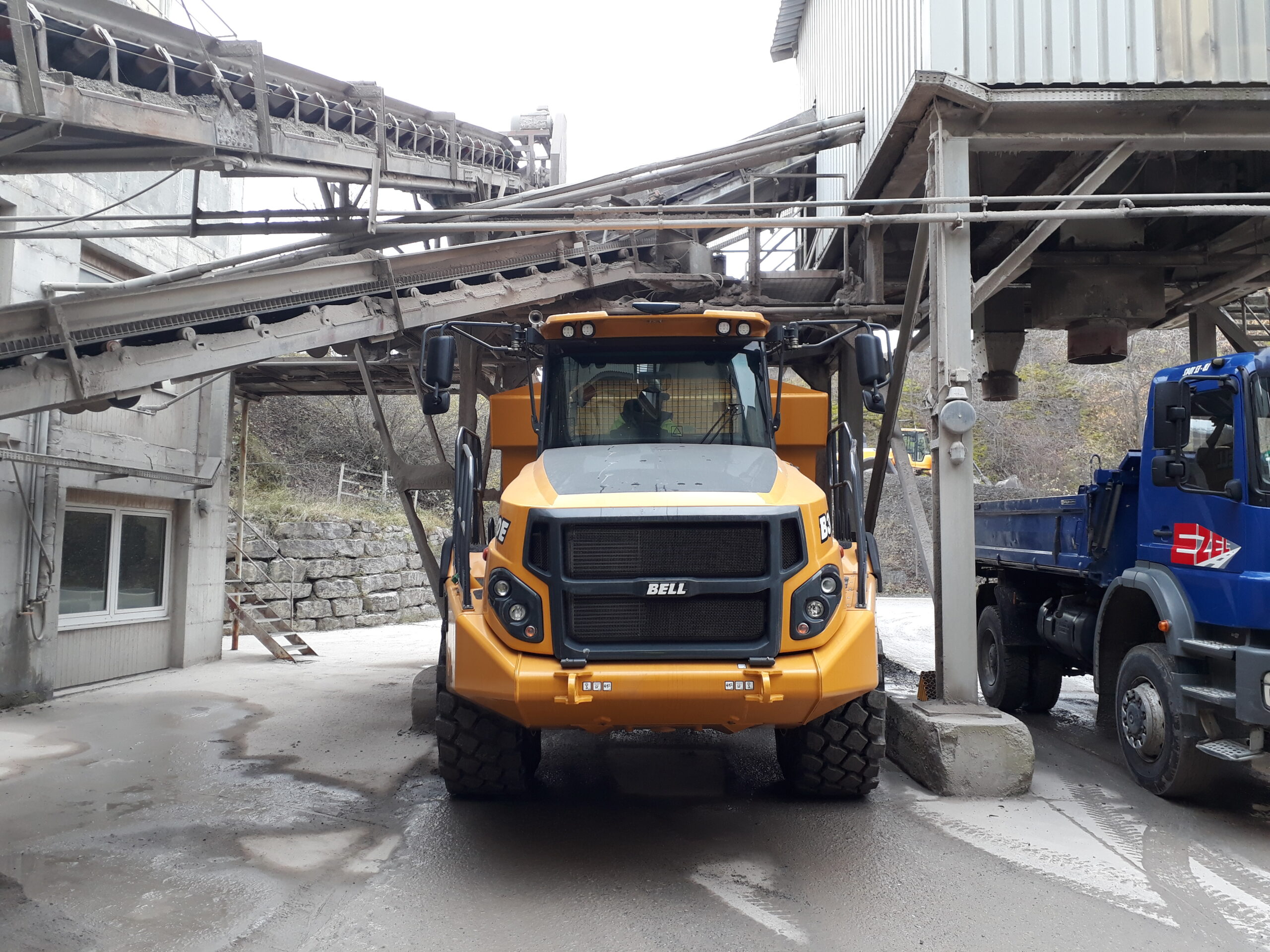 B30E 4x4 - obrazek 2