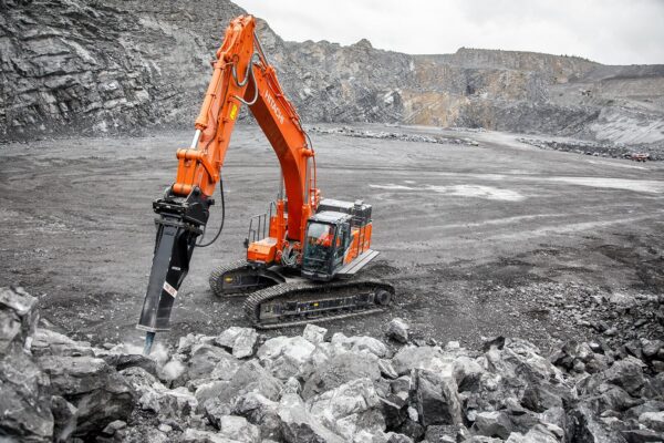 Ciężka koparka gąsienicowa Hitachi ZX490-7
