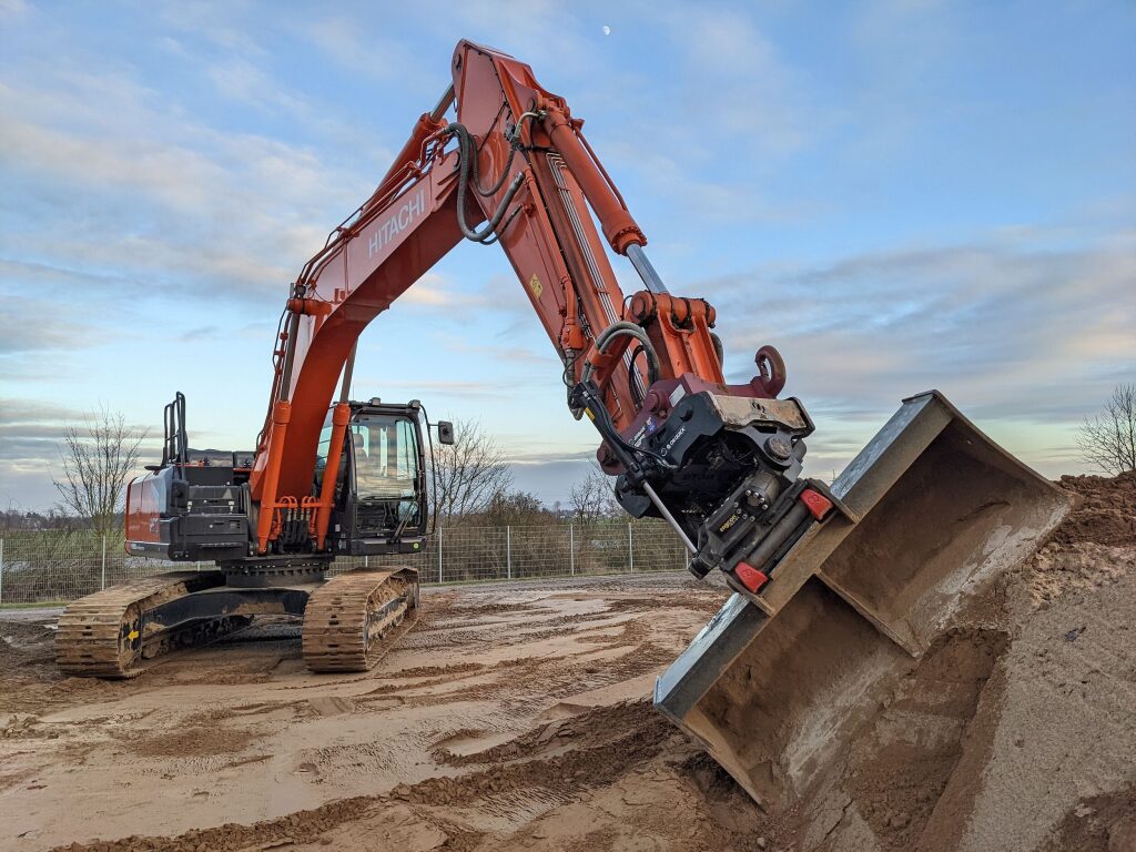 Koparka gąsienicowa Hitachi ZX250 z tiltrotatorem