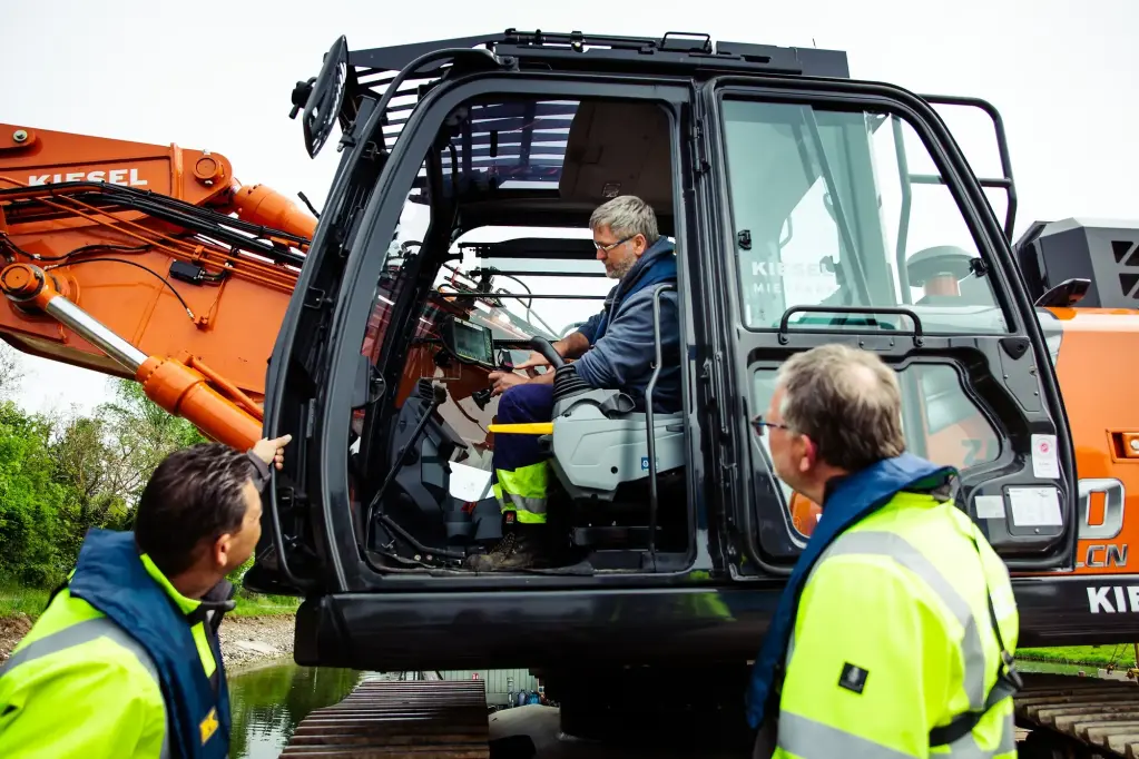 Operator dalej odgrywa kluczową rolę w pracy maszyną z systemami 2D i 3D