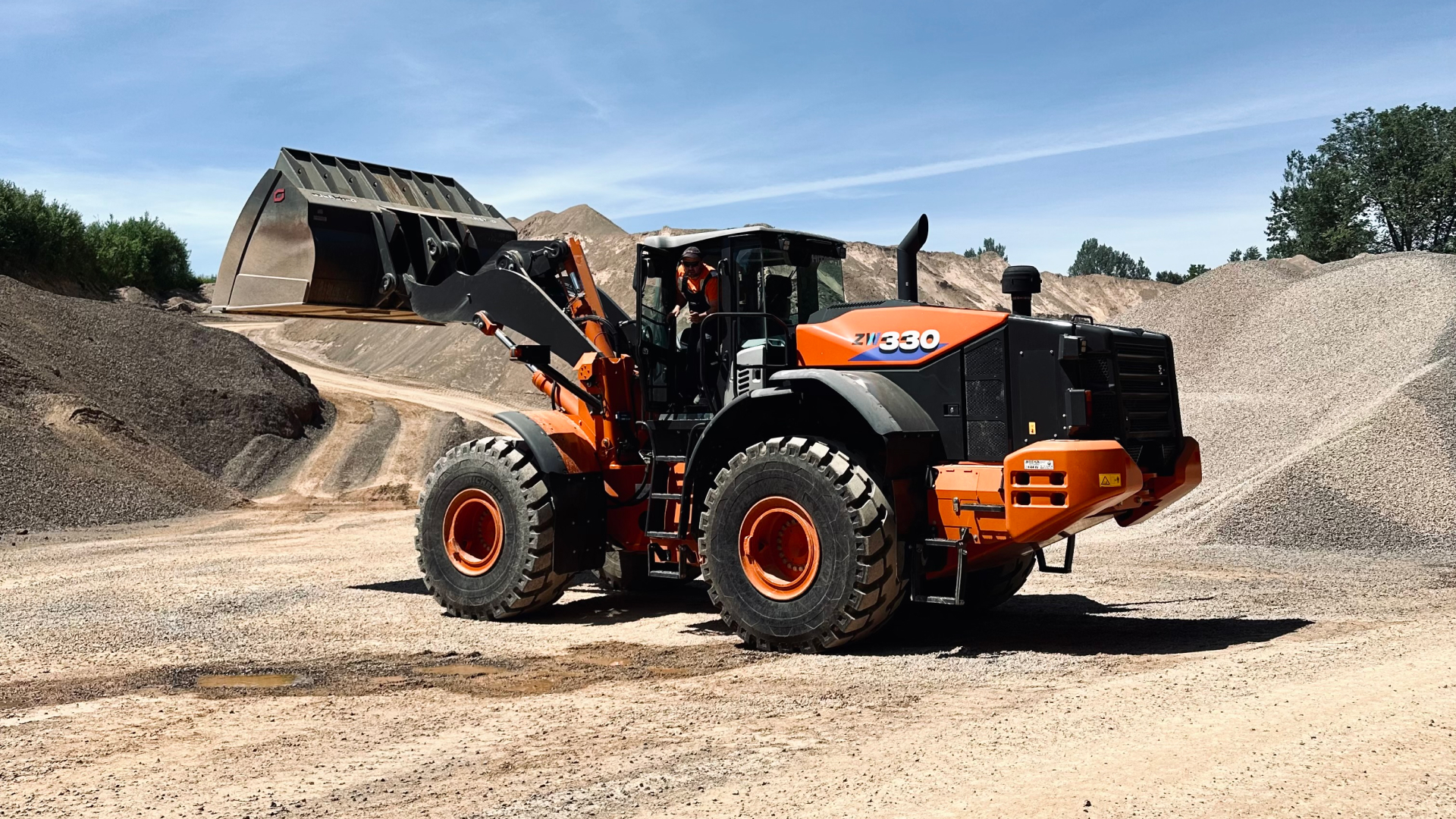 Ładowarka Hitachi serii 6: model ZW330